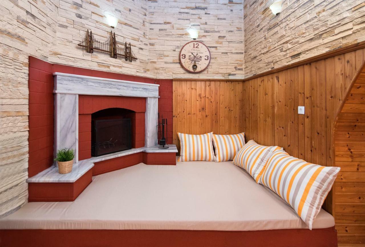 Appartamento Sioutis House Soroni Esterno foto