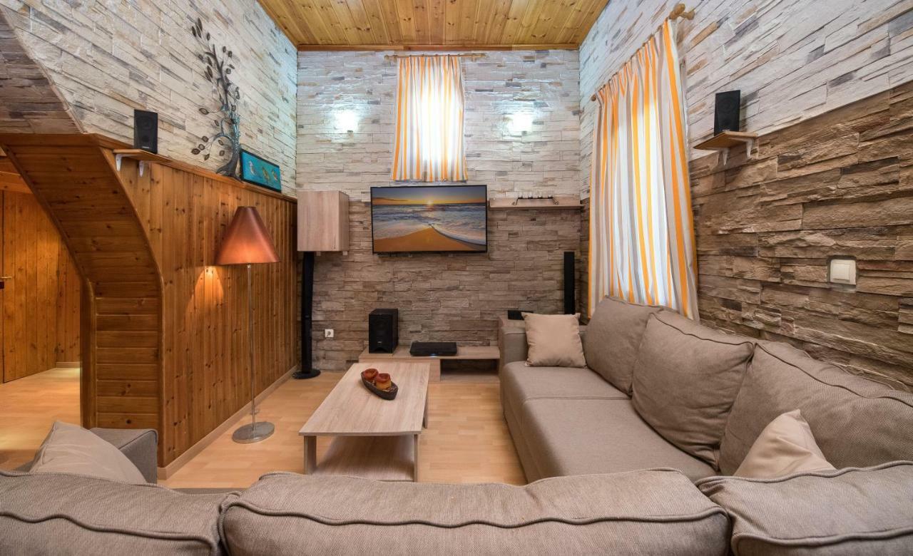 Appartamento Sioutis House Soroni Esterno foto